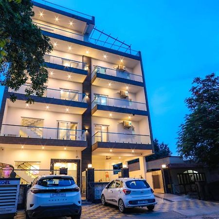 Kds Residency Hotel Greater Noida Eksteriør billede