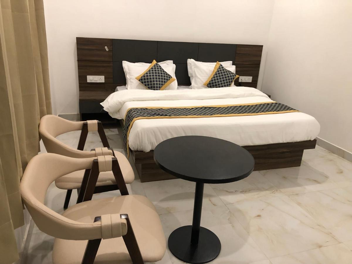 Kds Residency Hotel Greater Noida Eksteriør billede