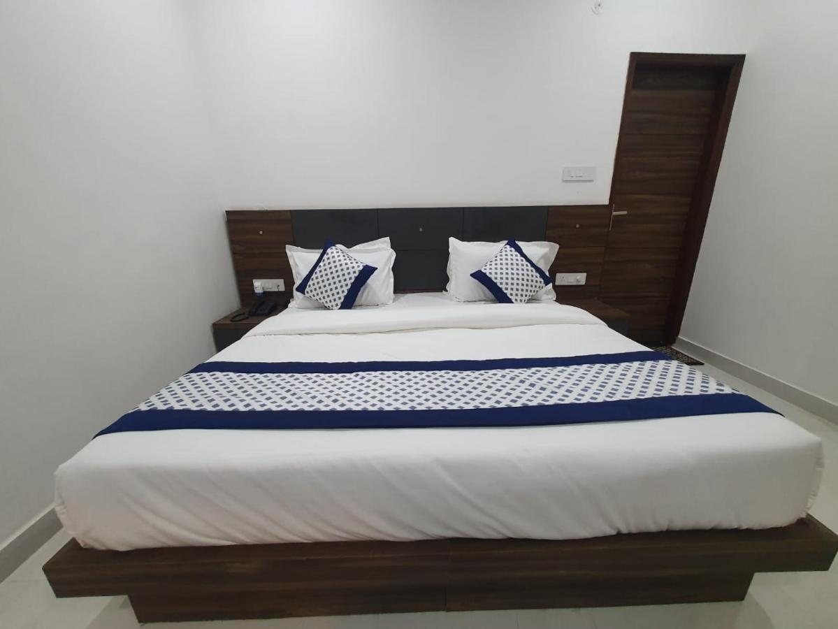 Kds Residency Hotel Greater Noida Eksteriør billede