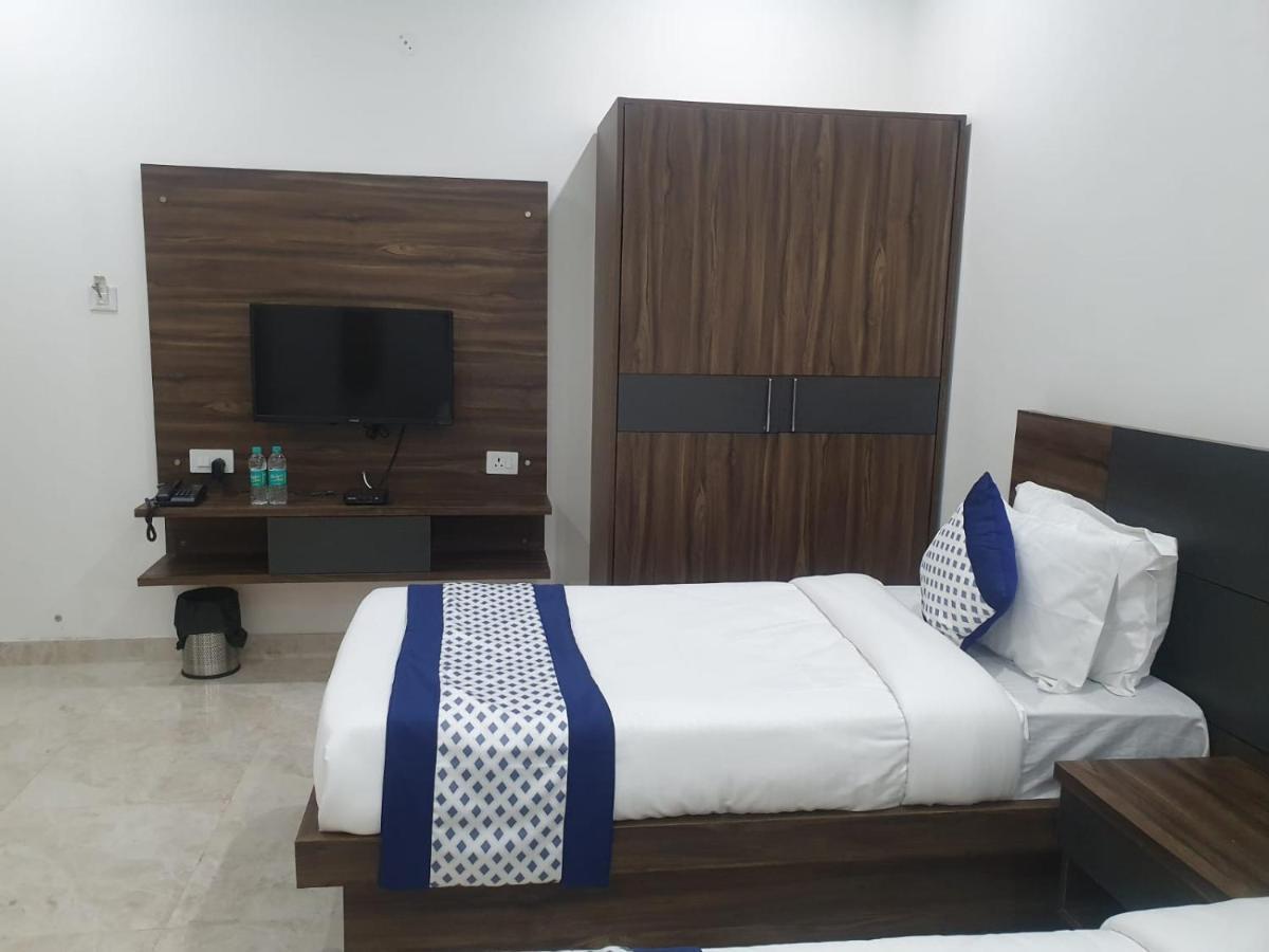 Kds Residency Hotel Greater Noida Eksteriør billede