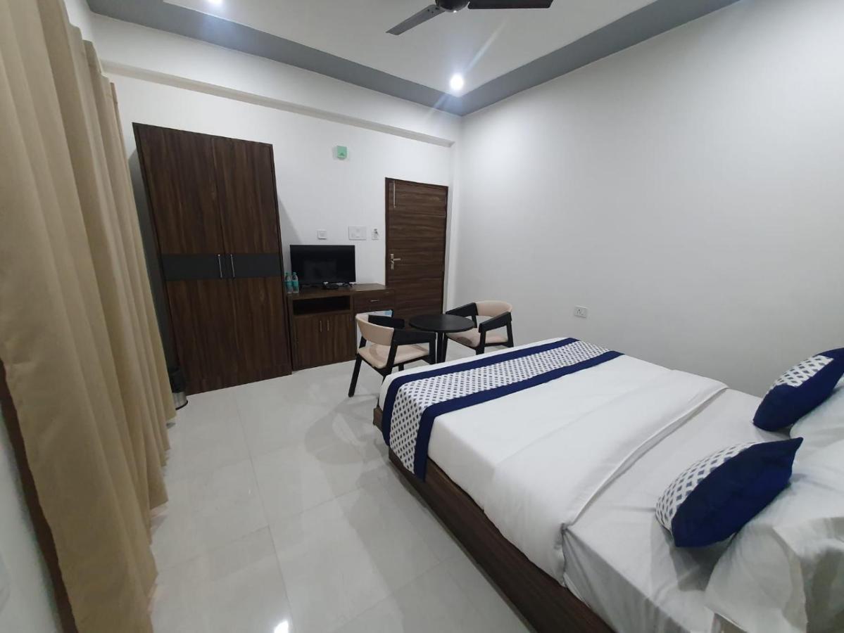 Kds Residency Hotel Greater Noida Eksteriør billede