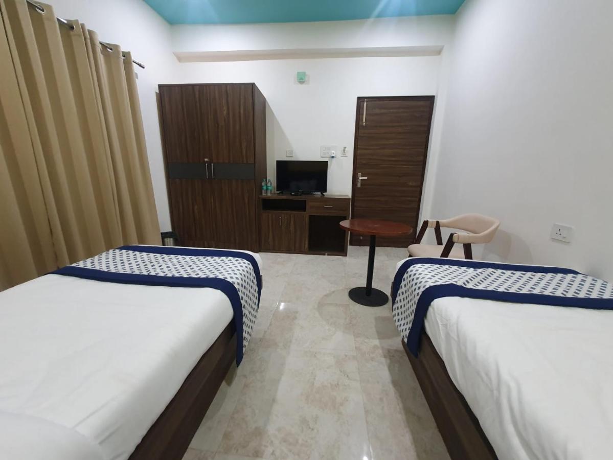 Kds Residency Hotel Greater Noida Eksteriør billede