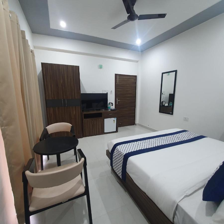 Kds Residency Hotel Greater Noida Eksteriør billede