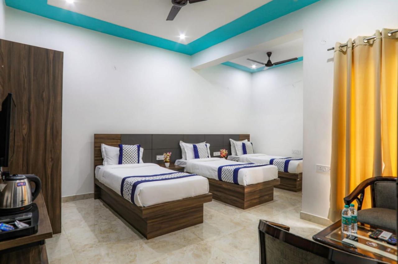 Kds Residency Hotel Greater Noida Eksteriør billede