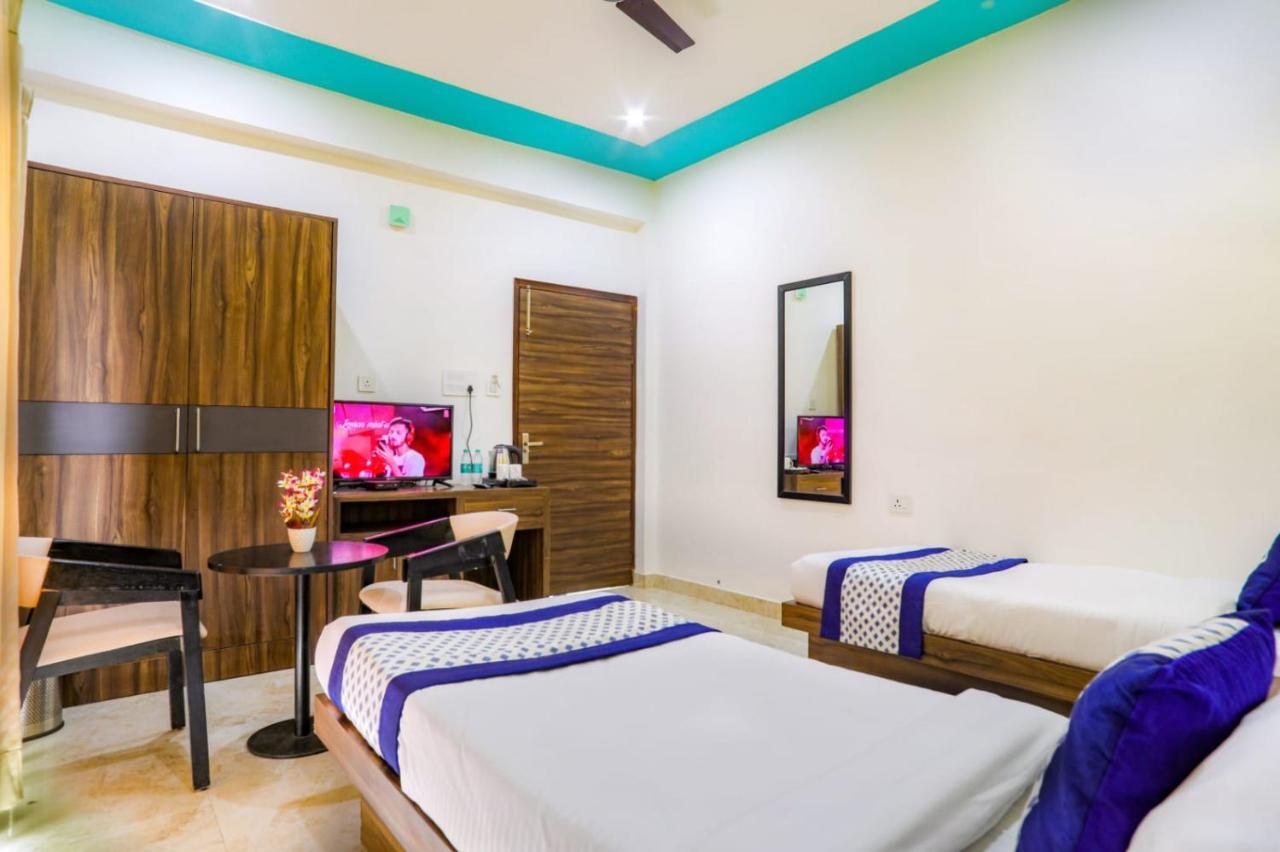 Kds Residency Hotel Greater Noida Eksteriør billede