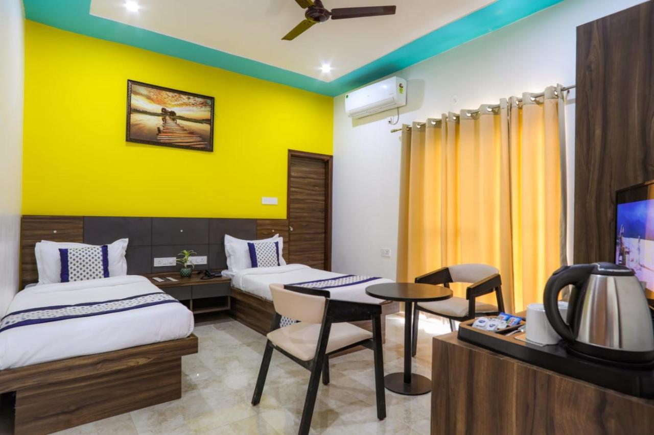 Kds Residency Hotel Greater Noida Eksteriør billede